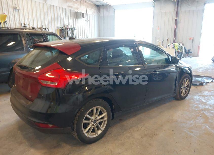 Photo 4 of 2018 Ford Focus SE (VIN 1FADP3K29JL283582)