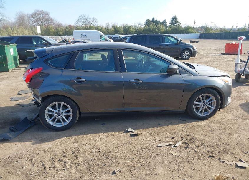 Photo 14 of 2018 Ford Focus SE (VIN 1FADP3K29JL309615)