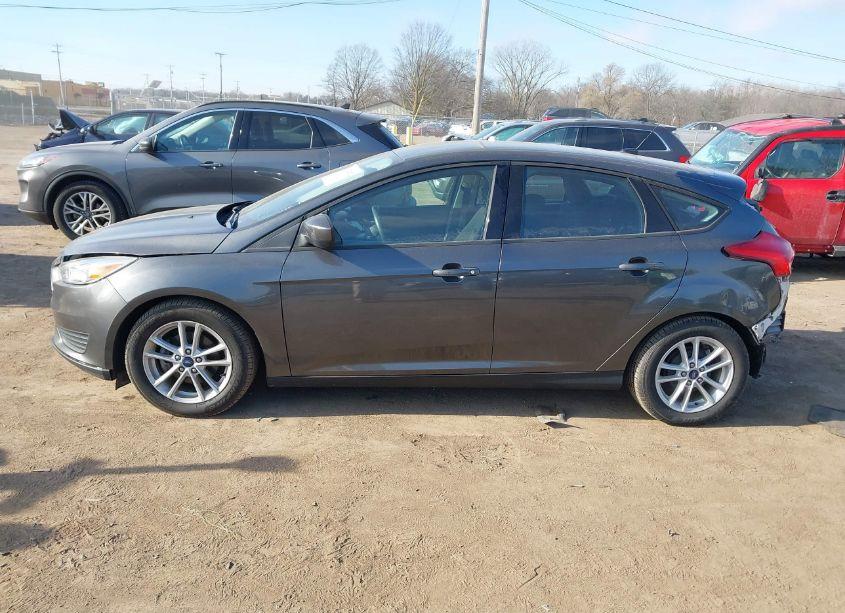 Photo 15 of 2018 Ford Focus SE (VIN 1FADP3K29JL309615)