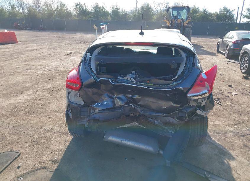 Photo 17 of 2018 Ford Focus SE (VIN 1FADP3K29JL309615)