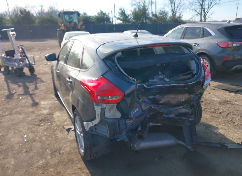 Photo 3 of 2018 Ford Focus SE (VIN 1FADP3K29JL309615)
