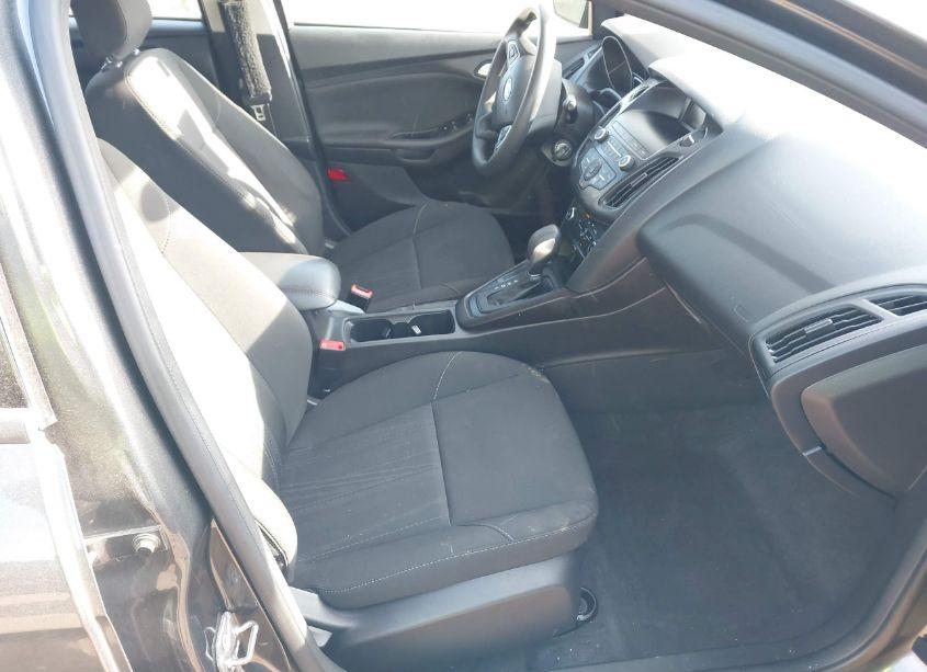 Photo 5 of 2018 Ford Focus SE (VIN 1FADP3K29JL309615)
