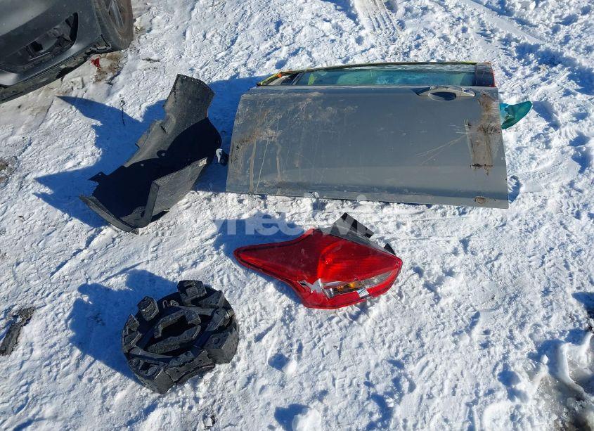 Photo 12 of 2018 Ford Focus SE (VIN 1FADP3K29JL325569)