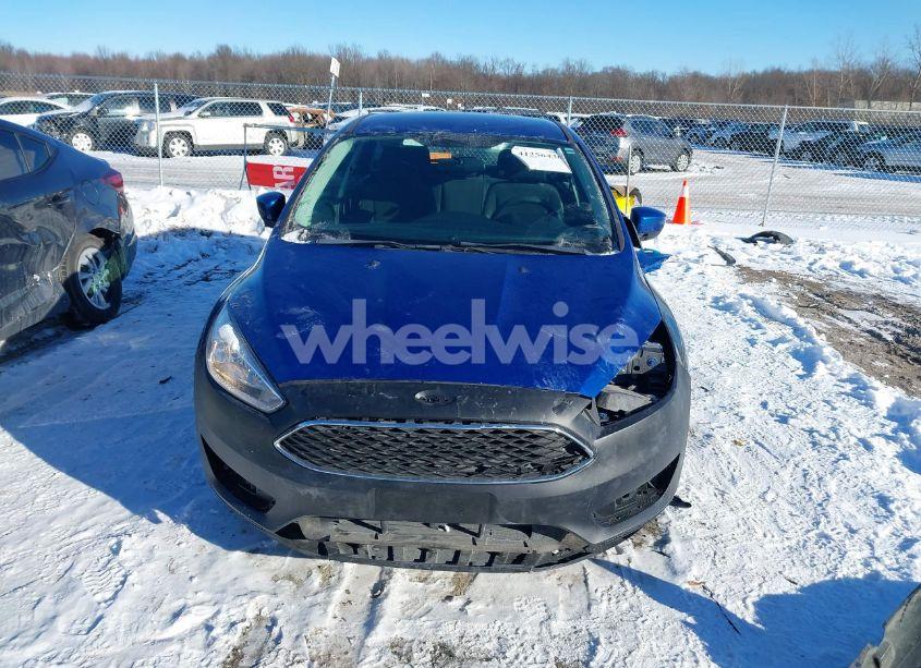 Photo 13 of 2018 Ford Focus SE (VIN 1FADP3K29JL325569)