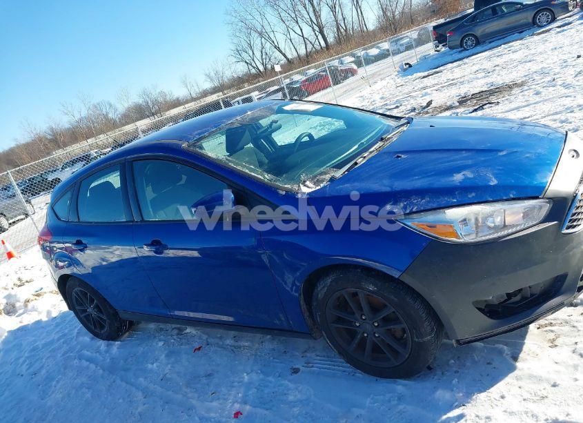 Photo 14 of 2018 Ford Focus SE (VIN 1FADP3K29JL325569)
