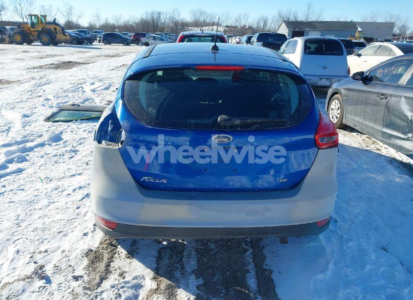 Photo 17 of 2018 Ford Focus SE (VIN 1FADP3K29JL325569)
