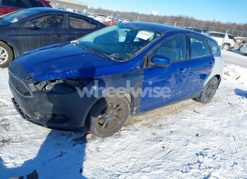 Photo 2 of 2018 Ford Focus SE (VIN 1FADP3K29JL325569)