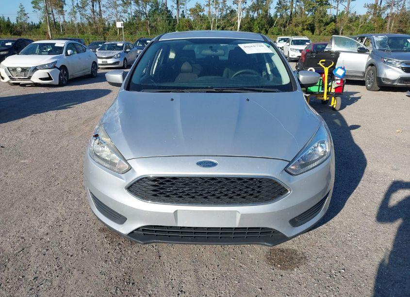 Photo 12 of 2018 Ford Focus SE (VIN 1FADP3K29JL329699)