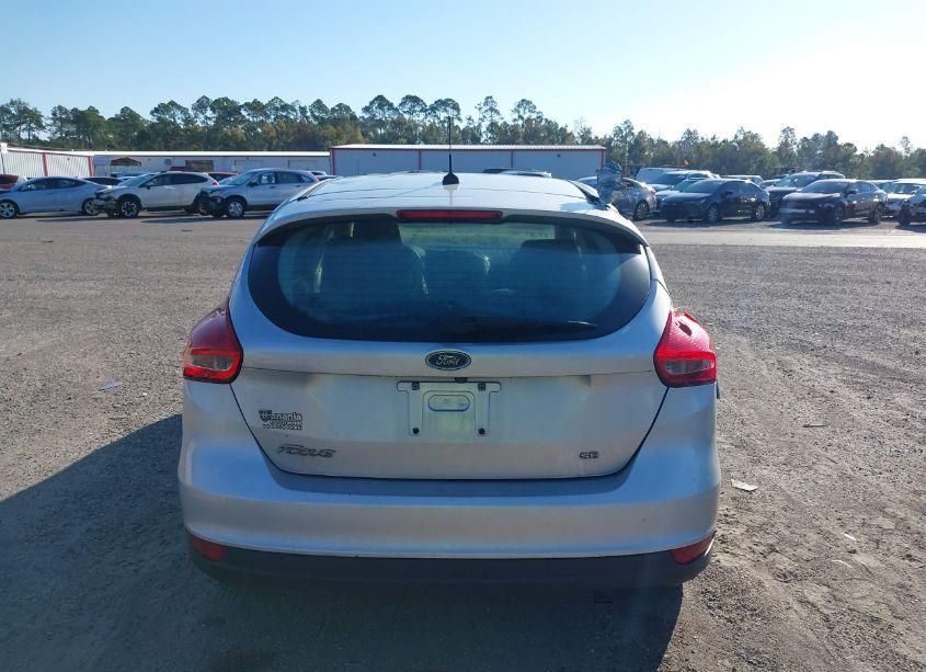 Photo 16 of 2018 Ford Focus SE (VIN 1FADP3K29JL329699)