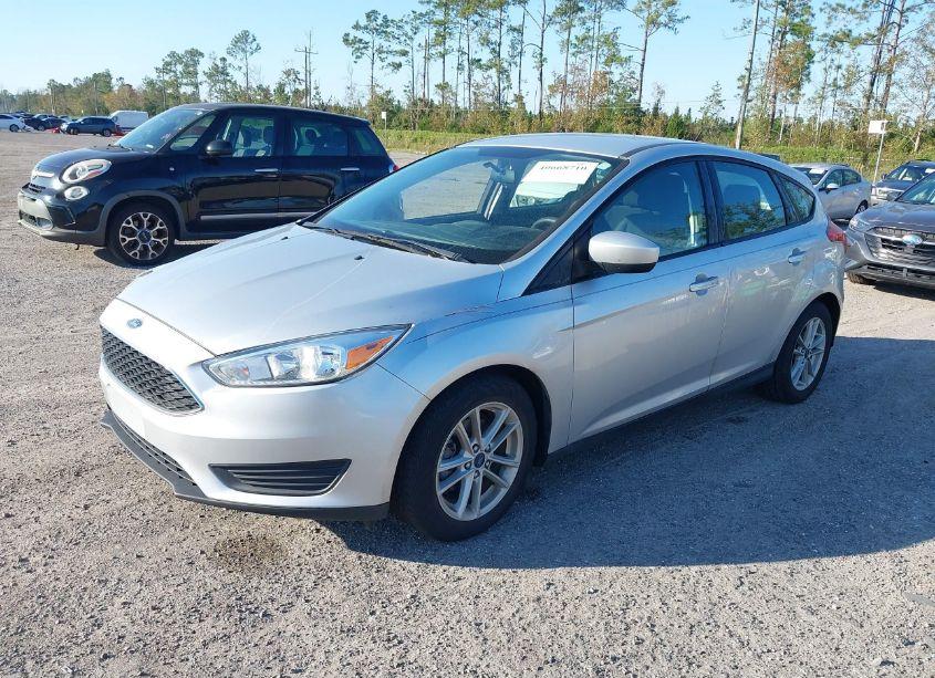 Photo 2 of 2018 Ford Focus SE (VIN 1FADP3K29JL329699)