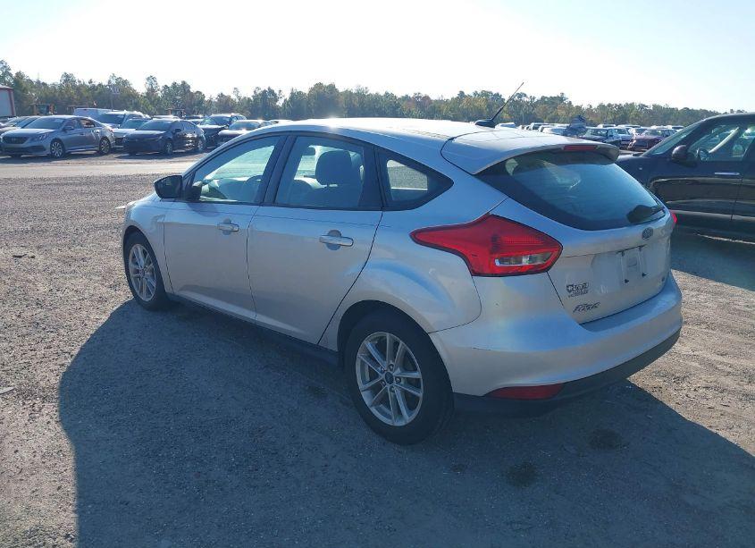 Photo 3 of 2018 Ford Focus SE (VIN 1FADP3K29JL329699)