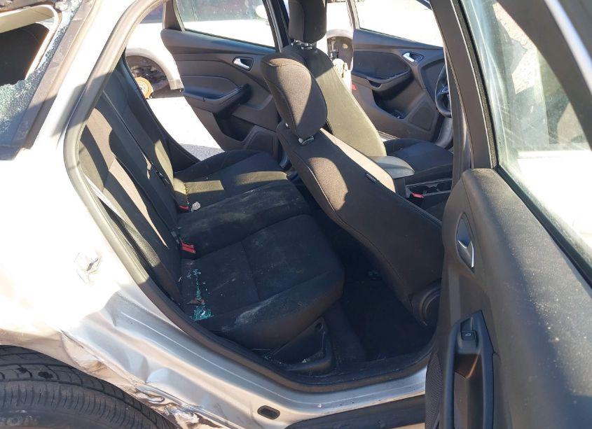 Photo 8 of 2018 Ford Focus SE (VIN 1FADP3K29JL329699)