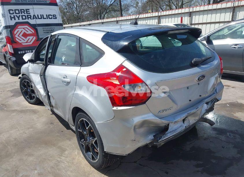 Photo 3 of 2013 Ford Focus SE (VIN 1FADP3K2XDL123506)