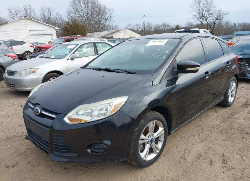 Photo 2 of 2013 Ford Focus SE (VIN 1FADP3K2XDL142086)