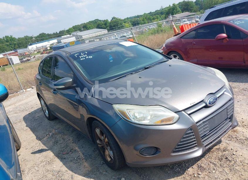 2013 Ford Focus SE (VIN 1FADP3K2XDL152584) main photo