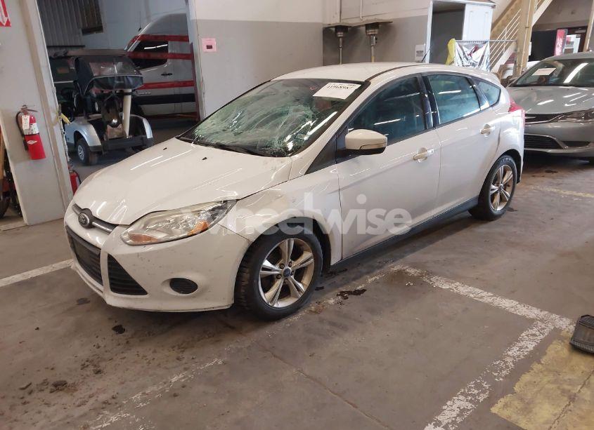 Photo 2 of 2013 Ford Focus SE (VIN 1FADP3K2XDL164220)