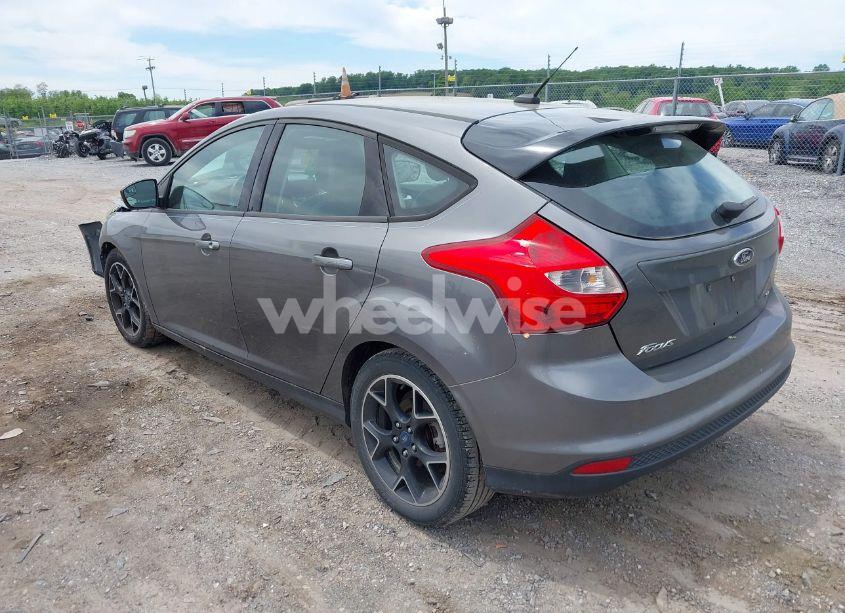 Photo 3 of 2013 Ford Focus SE (VIN 1FADP3K2XDL216235)