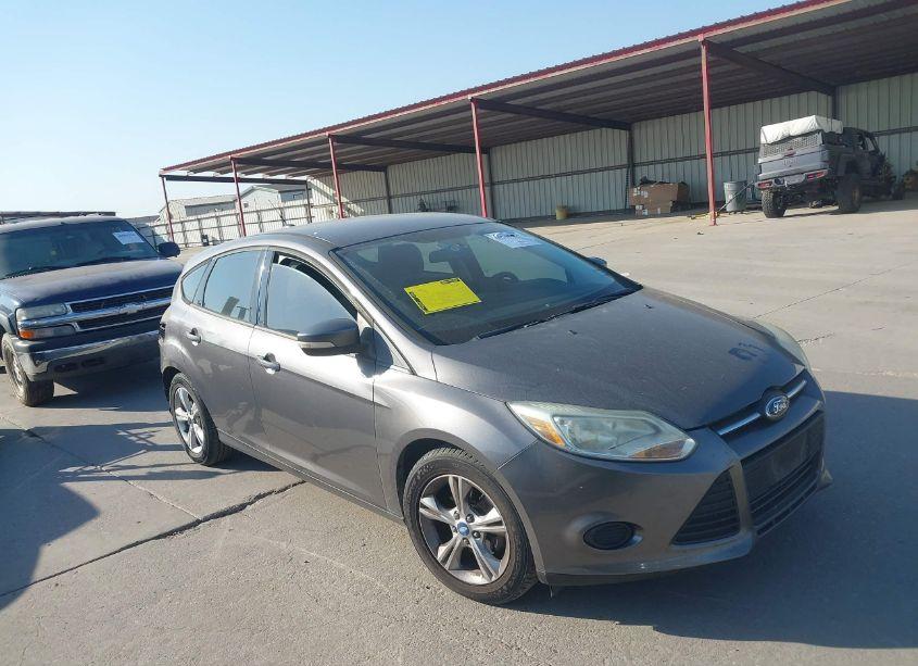 2013 Ford Focus SE (VIN 1FADP3K2XDL220561) main photo
