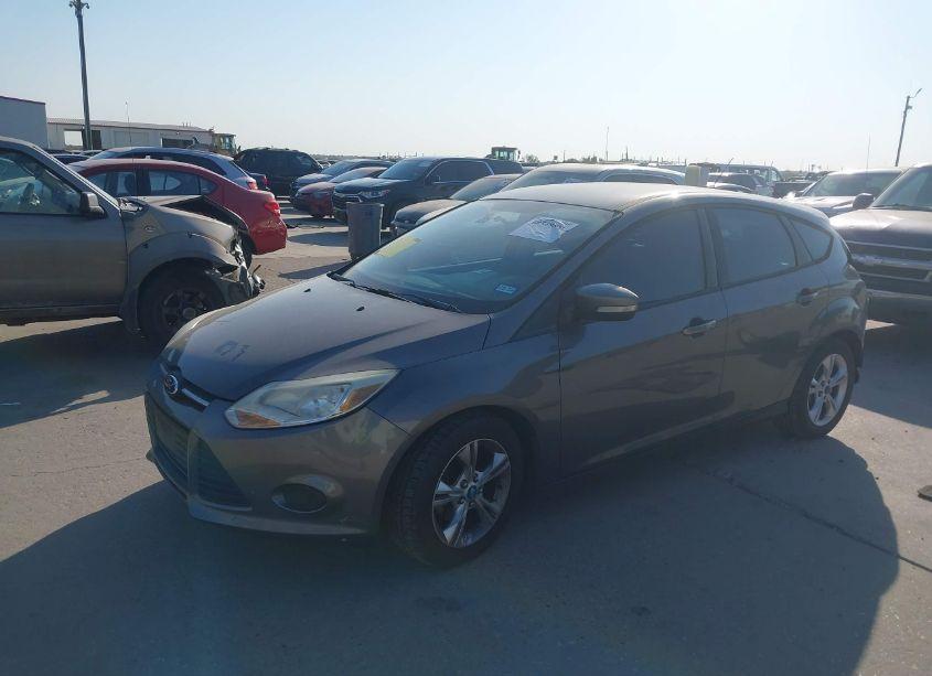 Photo 2 of 2013 Ford Focus SE (VIN 1FADP3K2XDL220561)