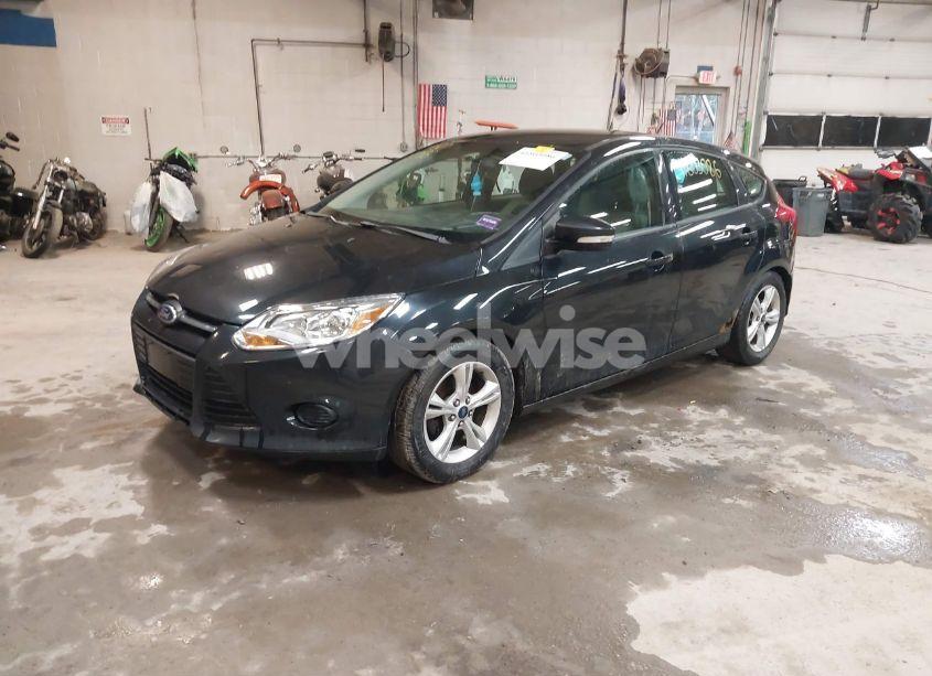 Photo 2 of 2013 Ford Focus SE (VIN 1FADP3K2XDL229762)