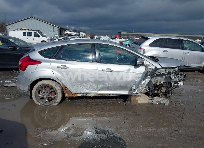 Photo 13 of 2013 Ford Focus SE (VIN 1FADP3K2XDL306856)