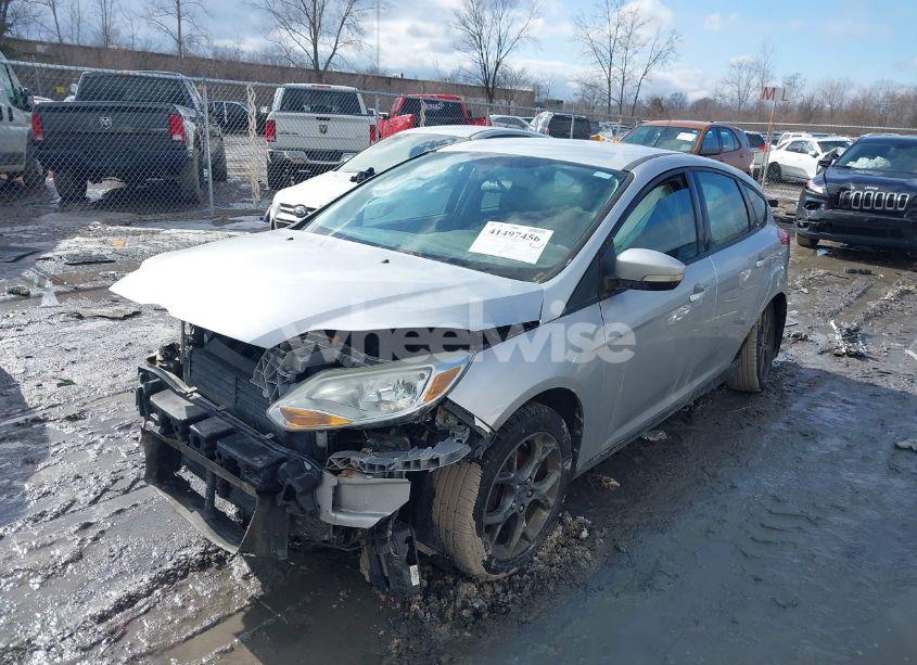 Photo 2 of 2013 Ford Focus SE (VIN 1FADP3K2XDL306856)