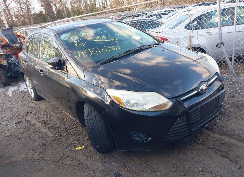 2013 Ford Focus SE (VIN 1FADP3K2XDL325472) main photo