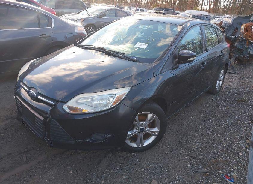Photo 2 of 2013 Ford Focus SE (VIN 1FADP3K2XDL325472)
