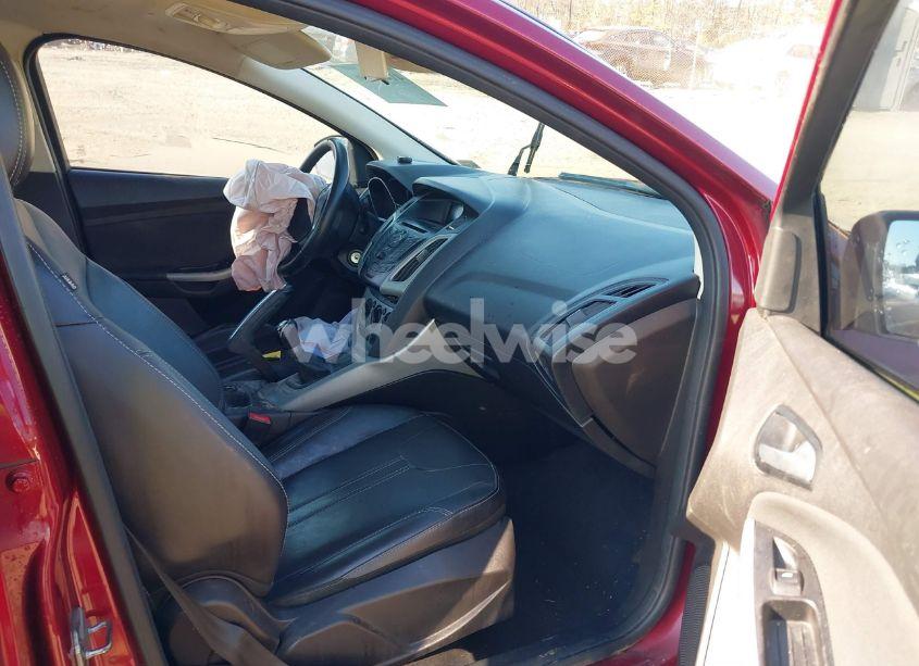 Photo 5 of 2014 Ford Focus SE (VIN 1FADP3K2XEL103550)