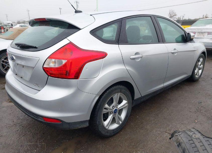 Photo 4 of 2014 Ford Focus SE (VIN 1FADP3K2XEL119165)