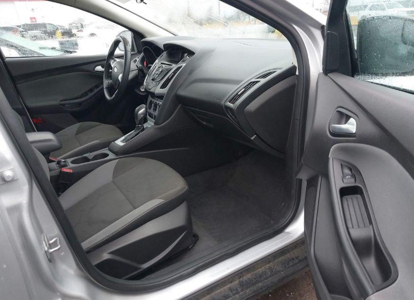 Photo 5 of 2014 Ford Focus SE (VIN 1FADP3K2XEL119165)