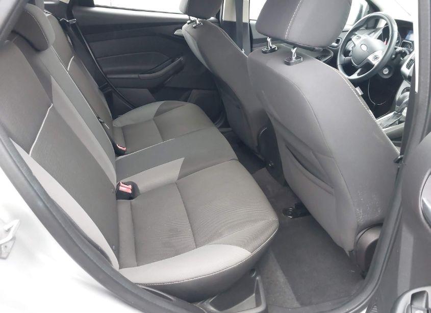 Photo 8 of 2014 Ford Focus SE (VIN 1FADP3K2XEL119165)