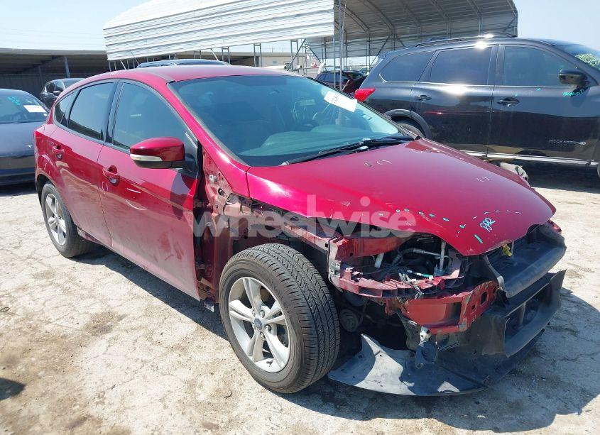 2014 Ford Focus SE (VIN 1FADP3K2XEL130232) main photo