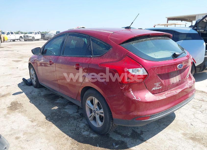 Photo 3 of 2014 Ford Focus SE (VIN 1FADP3K2XEL130232)