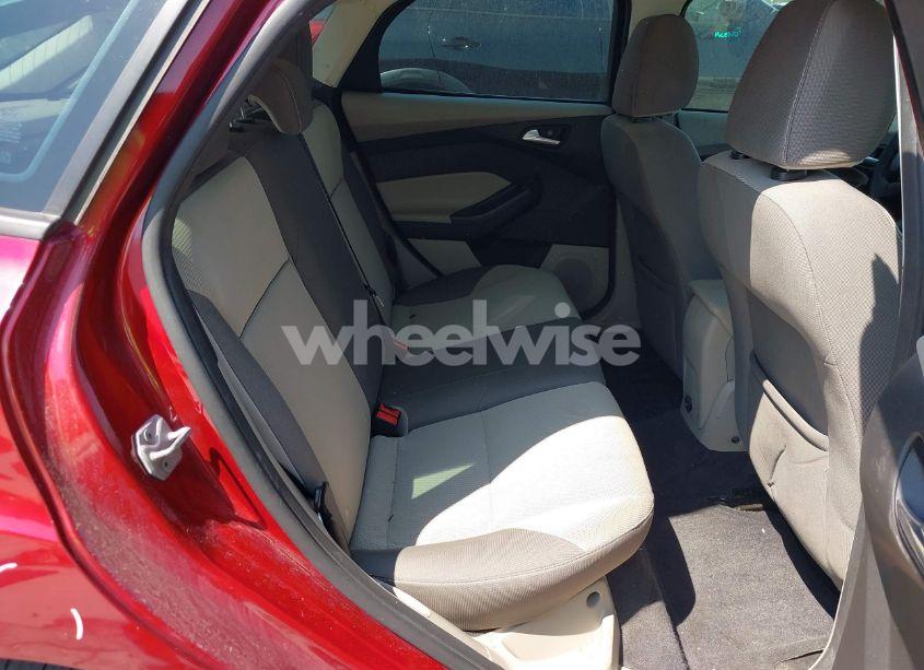 Photo 8 of 2014 Ford Focus SE (VIN 1FADP3K2XEL130232)