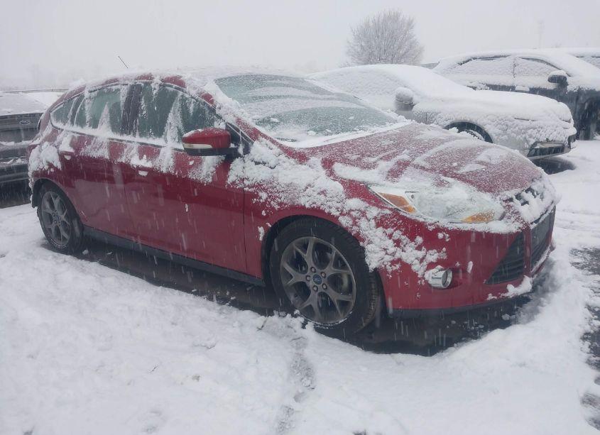 2014 Ford Focus SE (VIN 1FADP3K2XEL131140) main photo