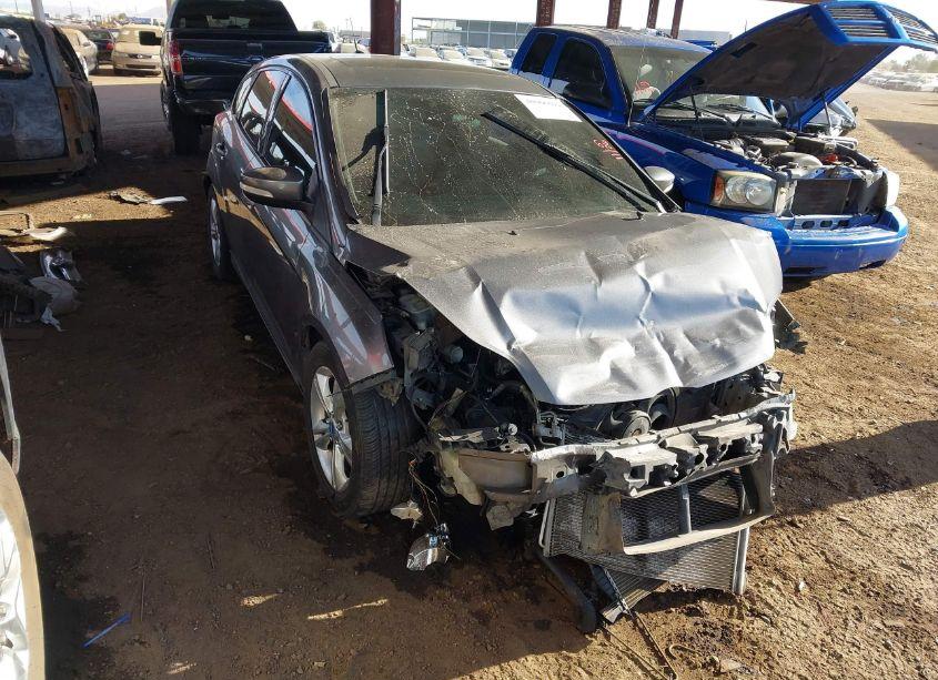 2014 Ford Focus SE (VIN 1FADP3K2XEL138251) main photo