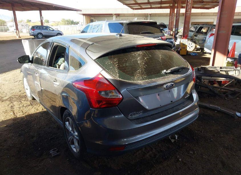 Photo 3 of 2014 Ford Focus SE (VIN 1FADP3K2XEL138251)