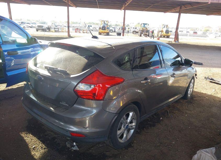 Photo 4 of 2014 Ford Focus SE (VIN 1FADP3K2XEL138251)