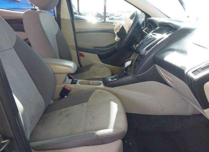 Photo 5 of 2014 Ford Focus SE (VIN 1FADP3K2XEL138251)