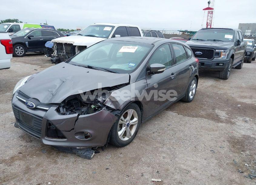 Photo 2 of 2014 Ford Focus SE (VIN 1FADP3K2XEL145197)