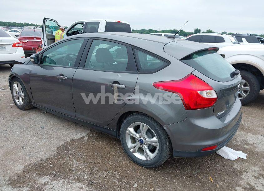 Photo 3 of 2014 Ford Focus SE (VIN 1FADP3K2XEL145197)