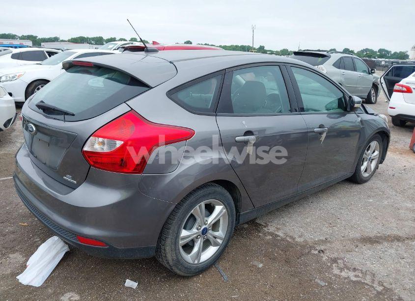 Photo 4 of 2014 Ford Focus SE (VIN 1FADP3K2XEL145197)
