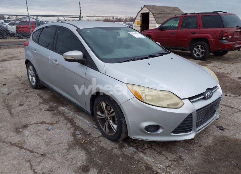 2014 Ford Focus SE (VIN 1FADP3K2XEL157382) main photo