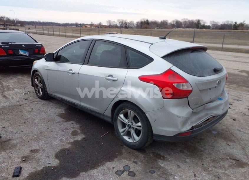 Photo 3 of 2014 Ford Focus SE (VIN 1FADP3K2XEL157382)