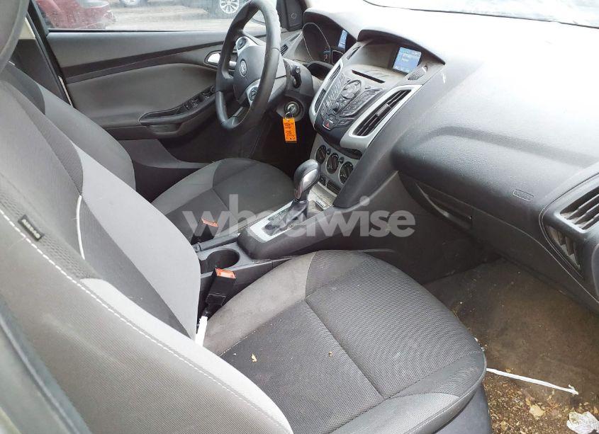 Photo 5 of 2014 Ford Focus SE (VIN 1FADP3K2XEL157382)