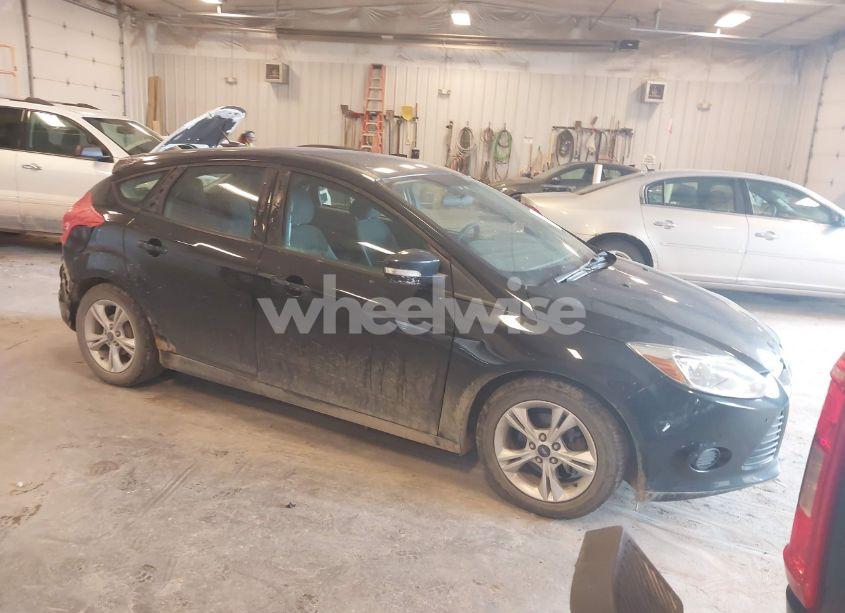 2014 Ford Focus SE (VIN 1FADP3K2XEL161030) main photo