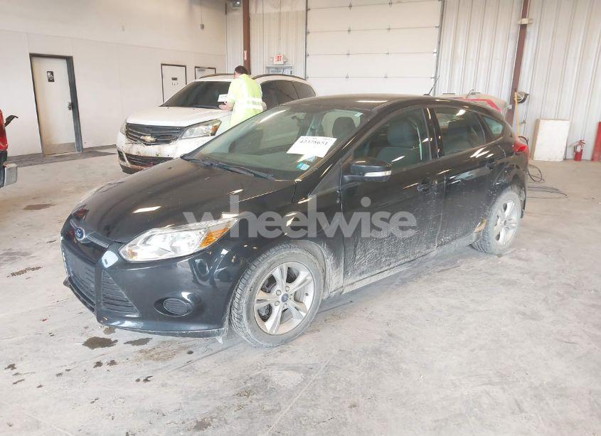 Photo 2 of 2014 Ford Focus SE (VIN 1FADP3K2XEL161030)
