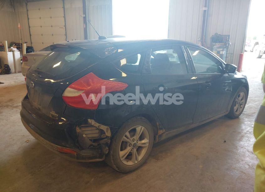 Photo 4 of 2014 Ford Focus SE (VIN 1FADP3K2XEL161030)