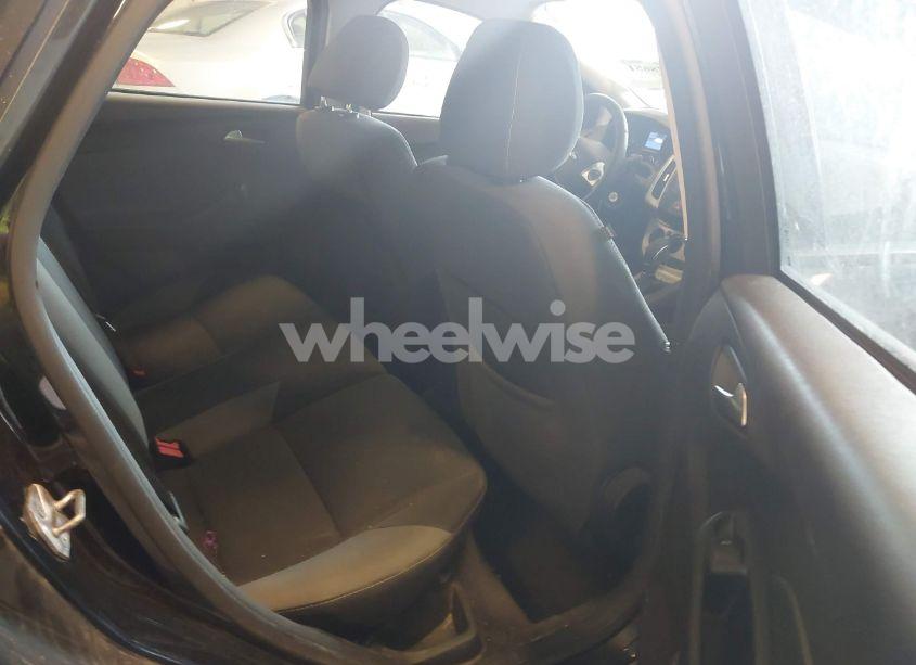 Photo 8 of 2014 Ford Focus SE (VIN 1FADP3K2XEL161030)